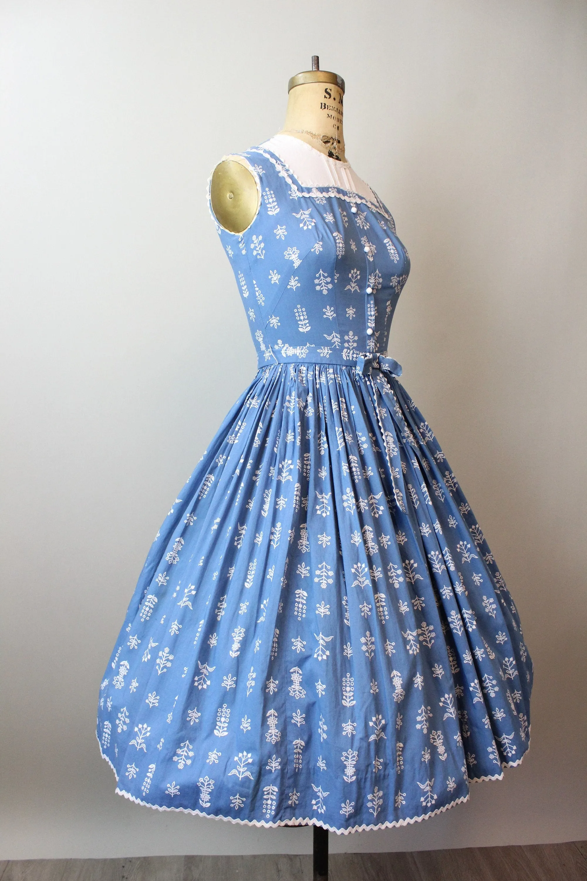 1950s FOLKLORE print COTTON dress xs | new spring