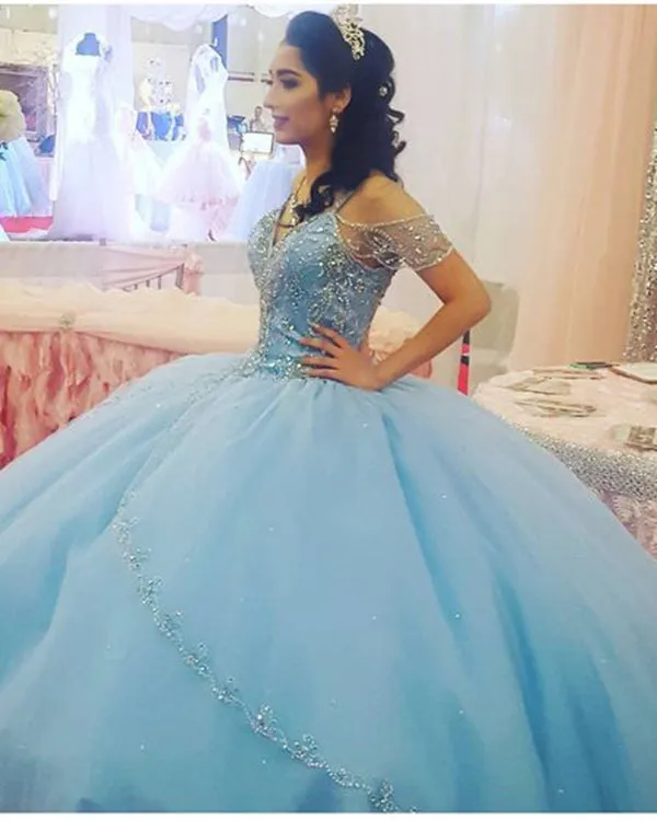 2018 Elegant Light Blue Quinceanera Dresses with Crystal Cap Sleeves Tulle Ball Gowns Sweet 16 Dresses