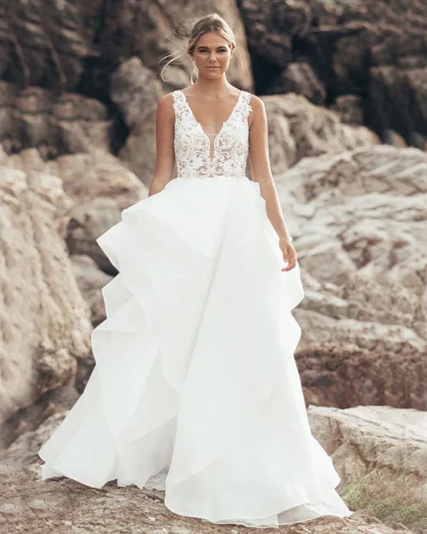 2020 Elegant Beach Wedding Dresses V-Neck Lace Appliques Organza Ruffles A-line Wedding Gown