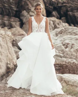 2020 Elegant Beach Wedding Dresses V-Neck Lace Appliques Organza Ruffles A-line Wedding Gown