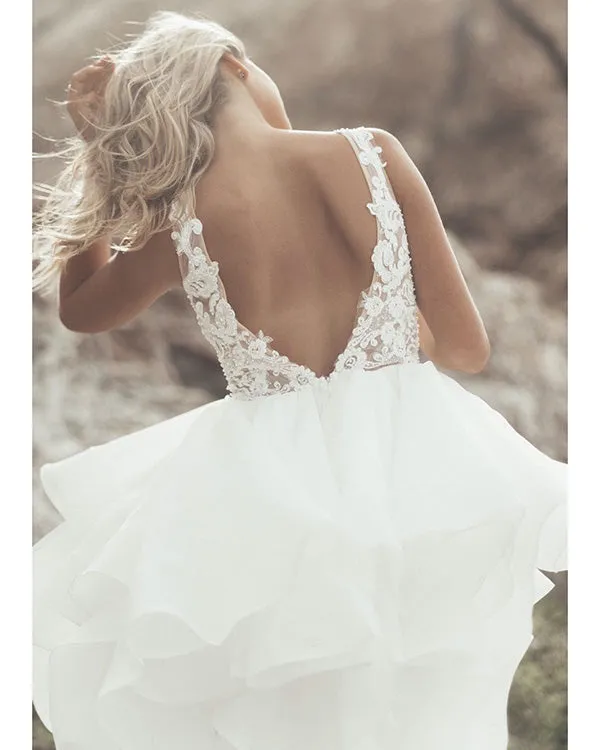 2020 Elegant Beach Wedding Dresses V-Neck Lace Appliques Organza Ruffles A-line Wedding Gown