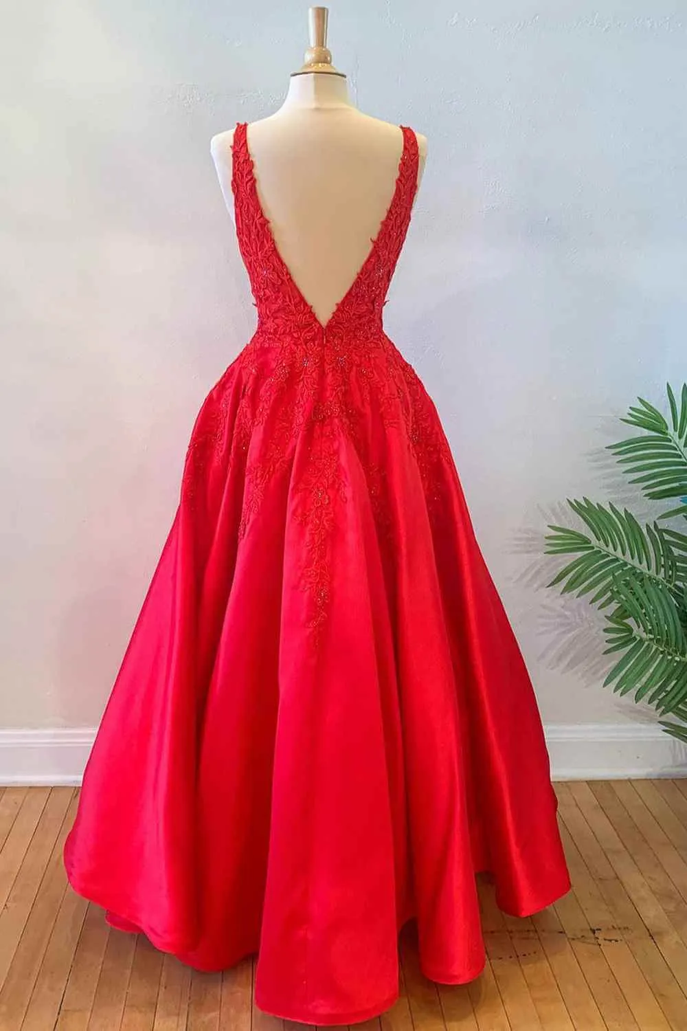 A-Line Floor Length Princess Red Long Formal Dresses Lace Floral V Neck