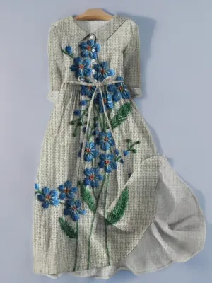 Amira - Floral lace dress in vintage style.