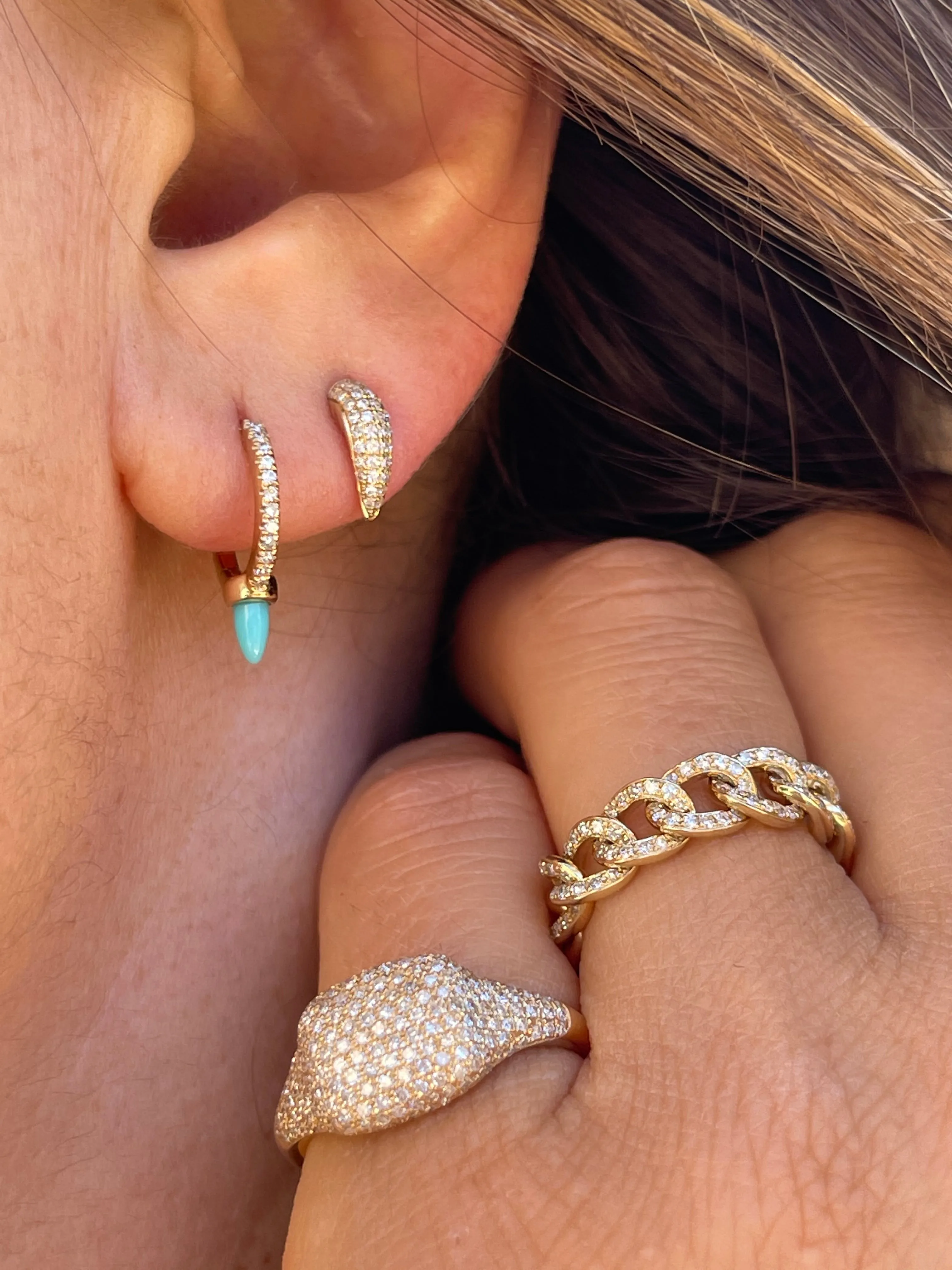 CLAW DIAMOND EARRING