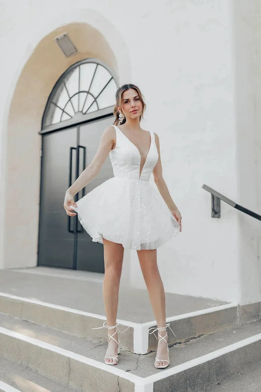 Customize Vestidos de Novia A-line Short Glitter Wedding Dresses V-neck Sequined Mini Bride Dress Simple Bridal Gown Customize