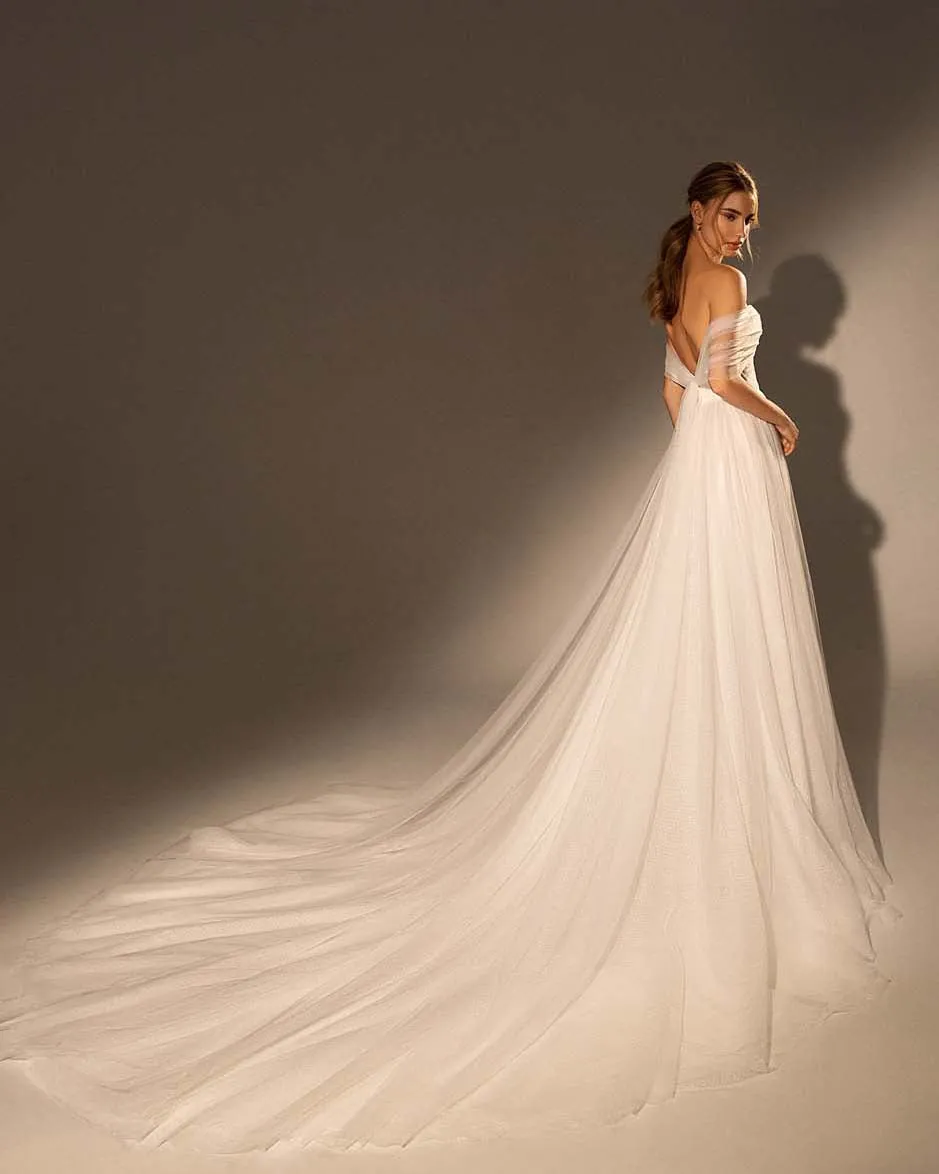 Fashion Off The Shoulder Tulle A-line Wedding Dresses Cap Sleeve 2021 Bridal Gowns Chapel Train