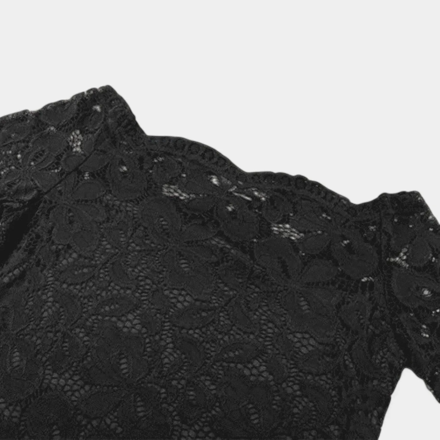 Isolde | Elegant Lace Off-Shoulder