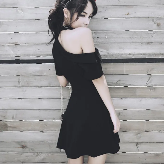 Leaking shoulder black dress KF90328