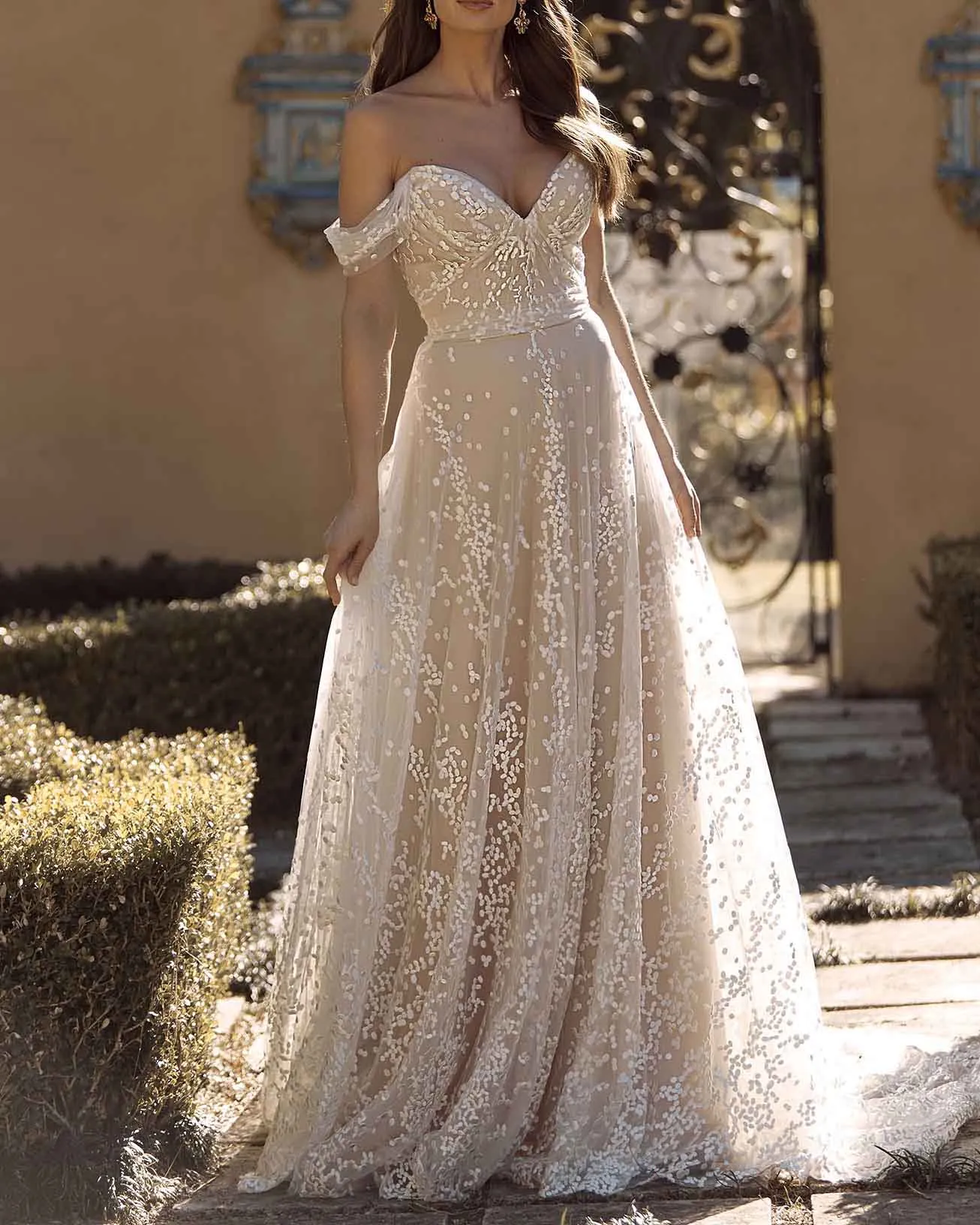 Off The Shoulder Beach Wedding Dress A-line Tulle Lace Bridal Gowns Cap Sleeve