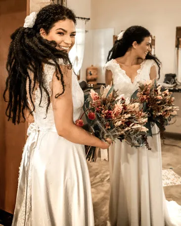 Popular Lace Wedding Dresses with Satin Belt Sexy V-Neckline 2021 Bridal Gowns with Spot