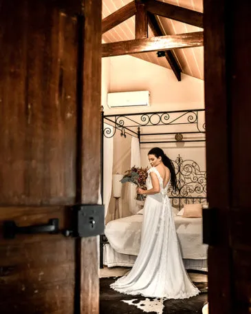 Popular Lace Wedding Dresses with Satin Belt Sexy V-Neckline 2021 Bridal Gowns with Spot