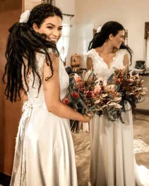 Popular Lace Wedding Dresses with Satin Belt Sexy V-Neckline 2021 Bridal Gowns with Spot