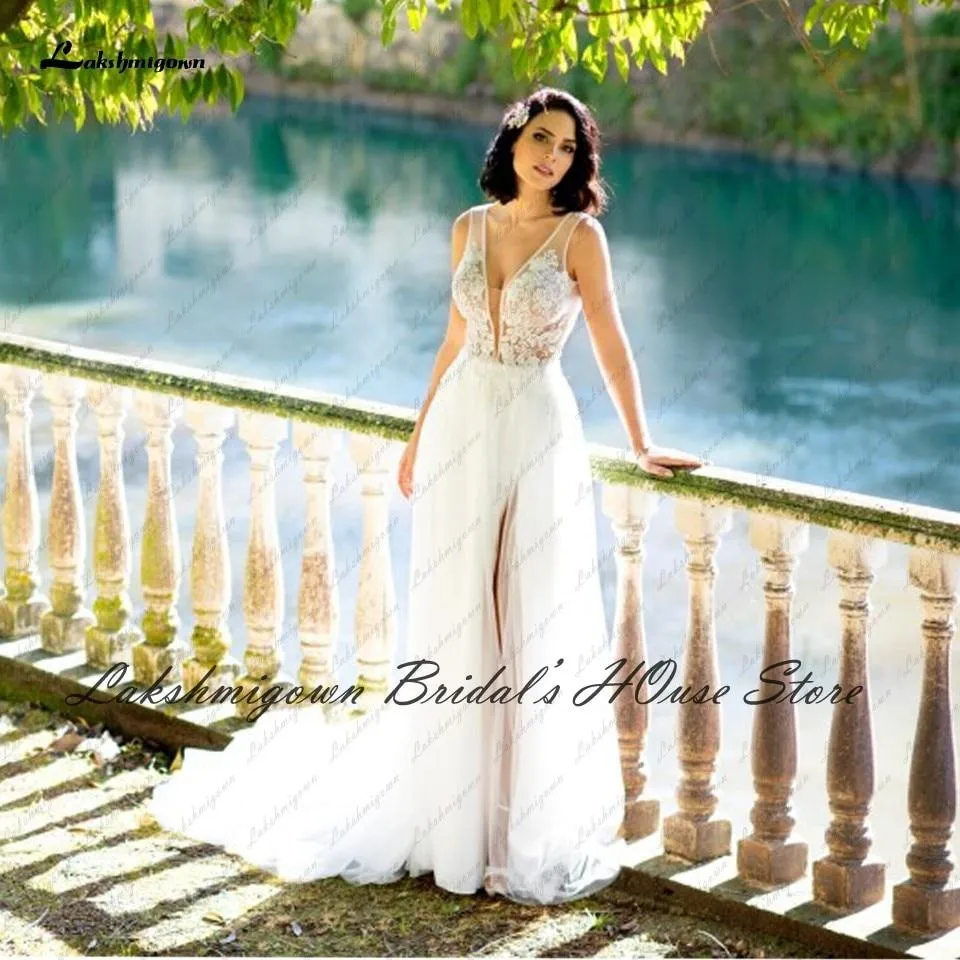 Roycebridal Lakshmigown Sexy Beach Wedding Dresses for Bridal 2021 Vestido Boda V-neck Off White Lace Bodice Boho Wedding Dress Sleevelss
