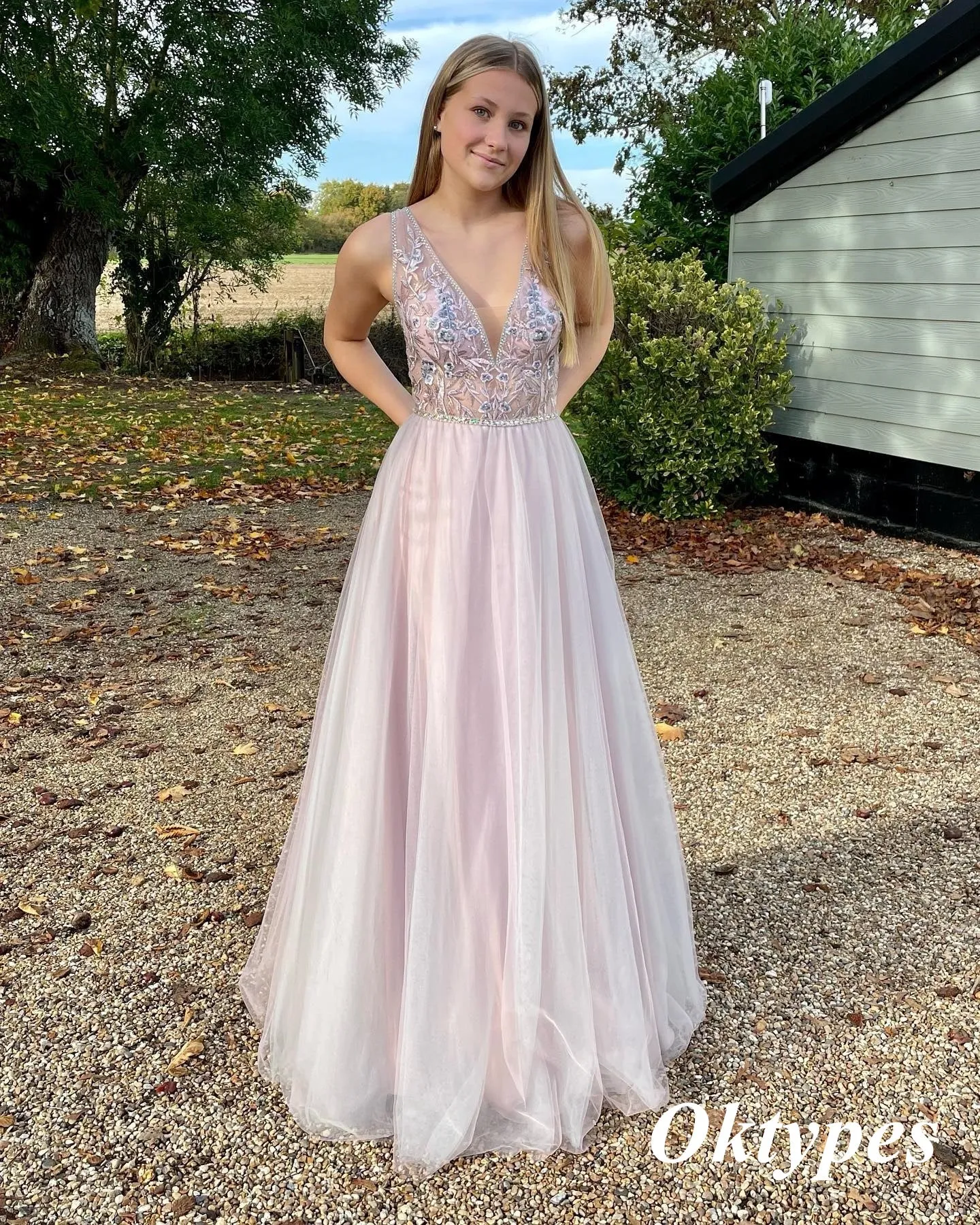 Sexy Tulle Spaghetti Straps V-Neck A-Line Long Prom Dresses With Appliques and Beading, PDS1010