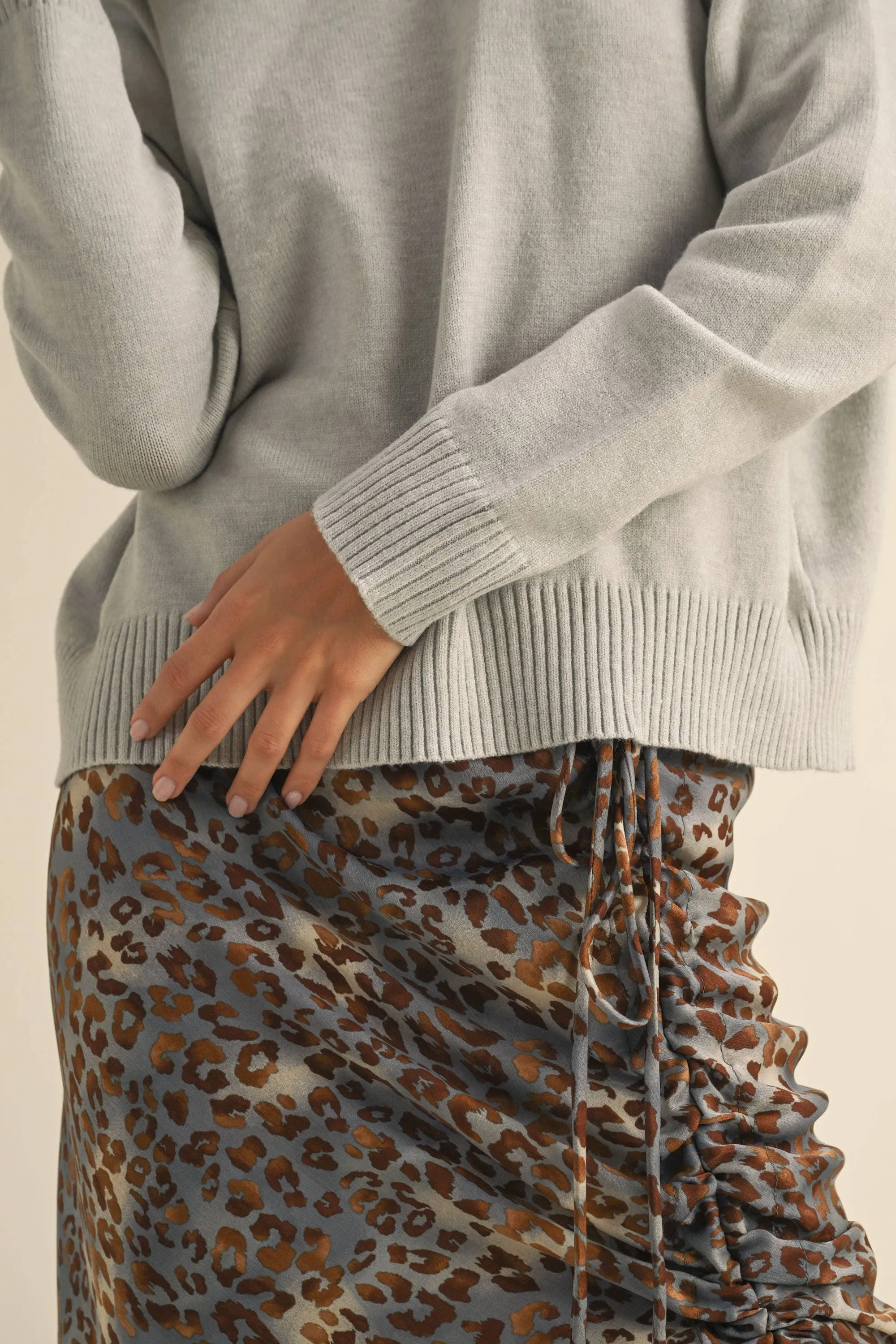STRIPED PATTERN SWEATER TOP