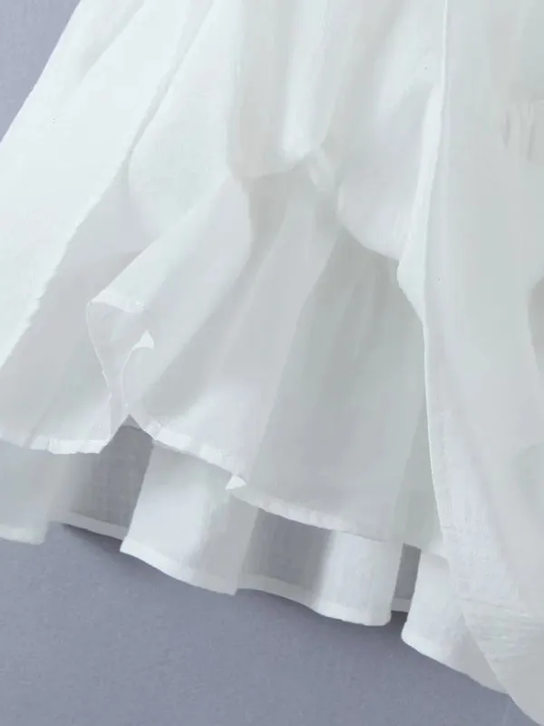 Sweetheart Neckline Slim-Waisted Dress with Flared Skirt