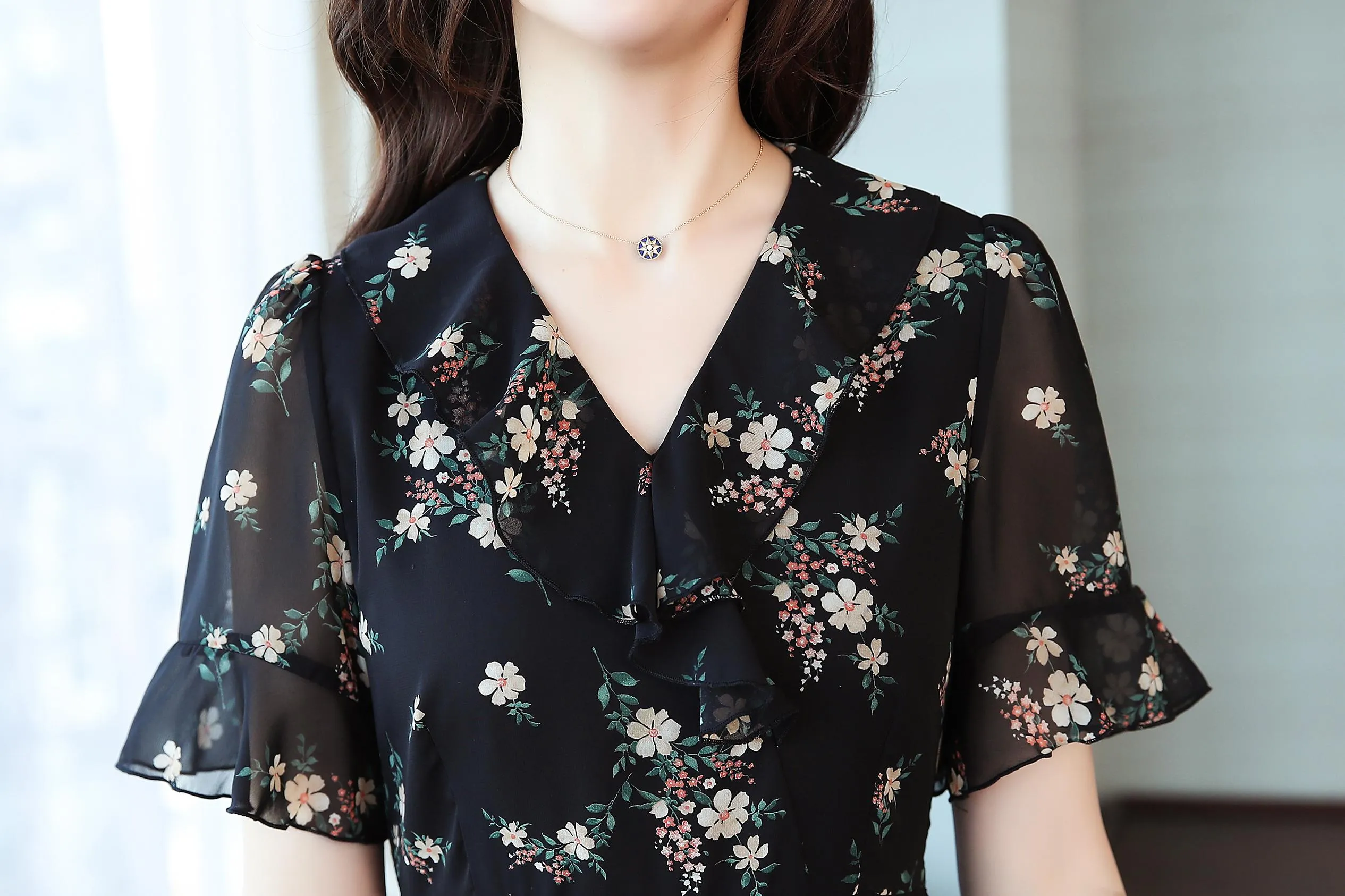 Women's Relaxed-Fit Mid-Length Dress with Plunge and Floral Design