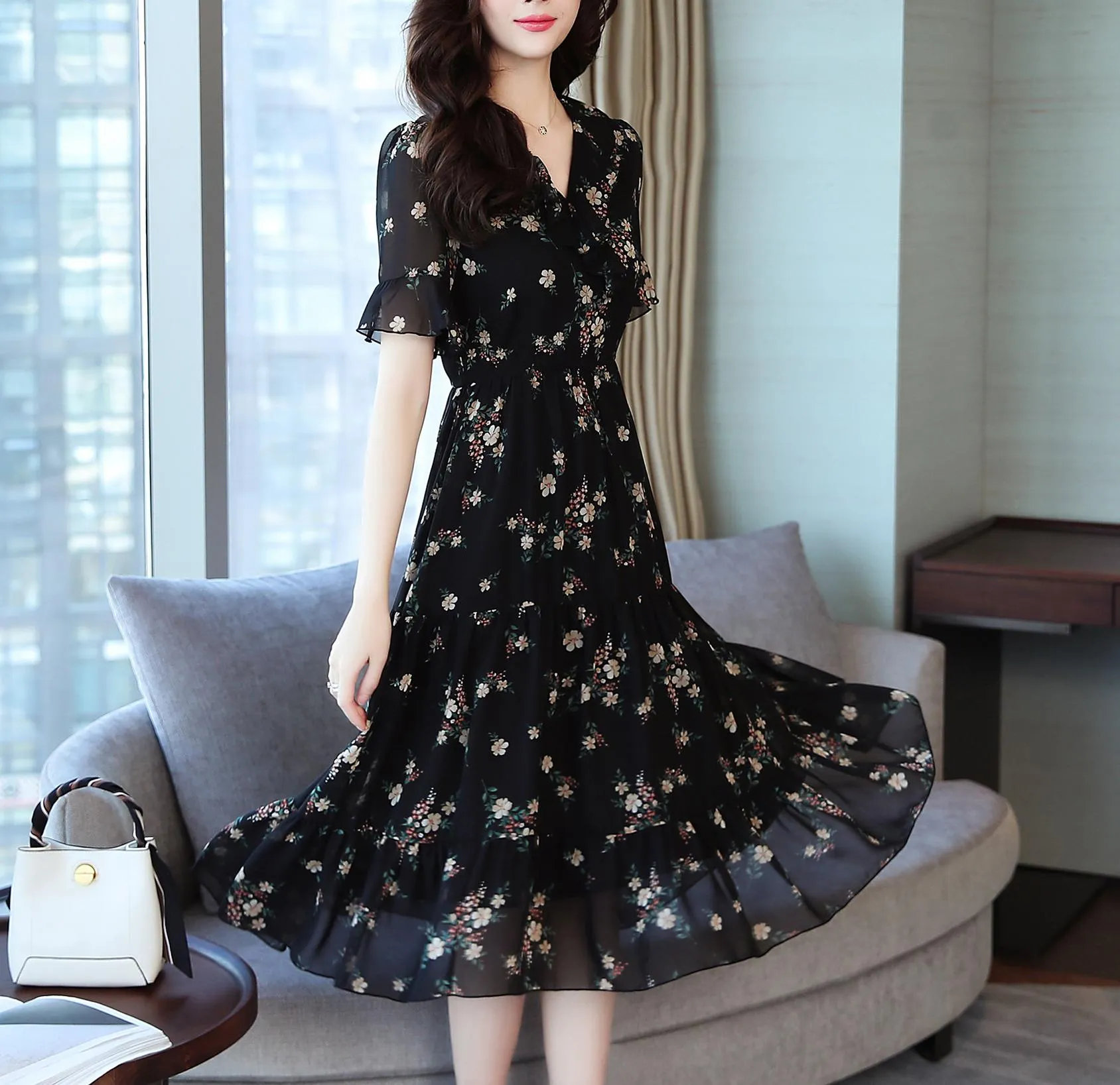Women's Relaxed-Fit Mid-Length Dress with Plunge and Floral Design