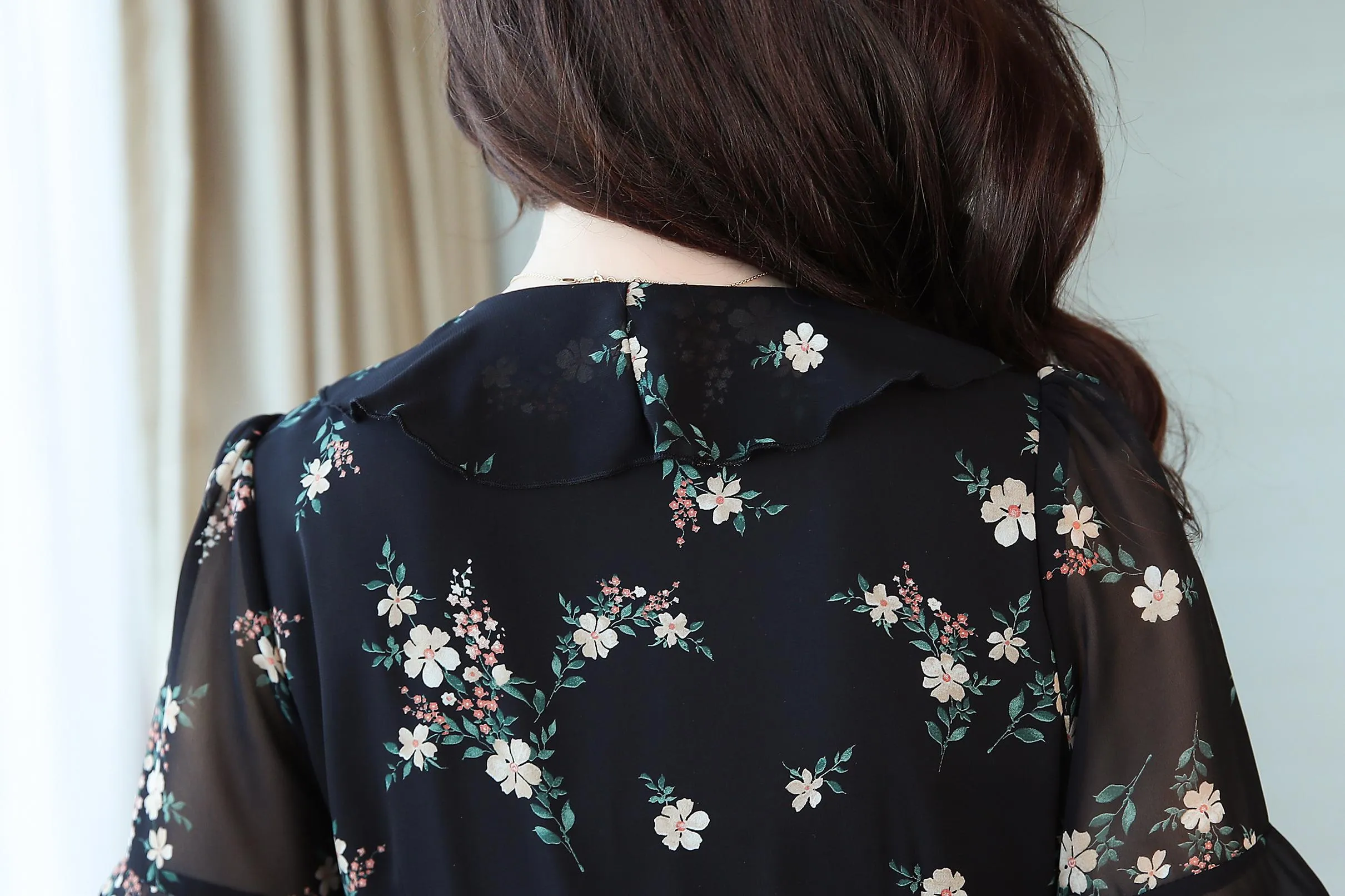 Women's Relaxed-Fit Mid-Length Dress with Plunge and Floral Design
