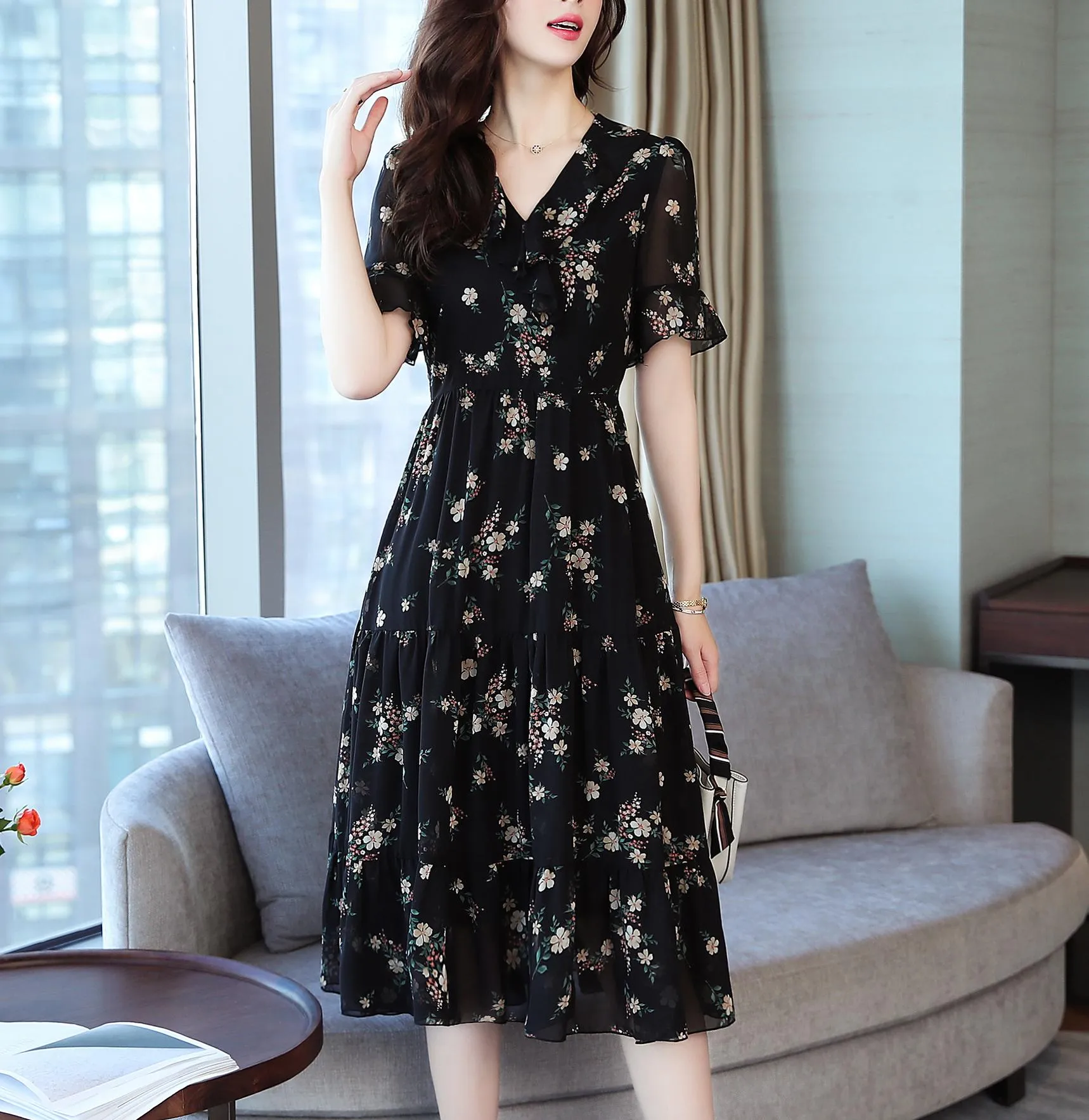 Women's Relaxed-Fit Mid-Length Dress with Plunge and Floral Design
