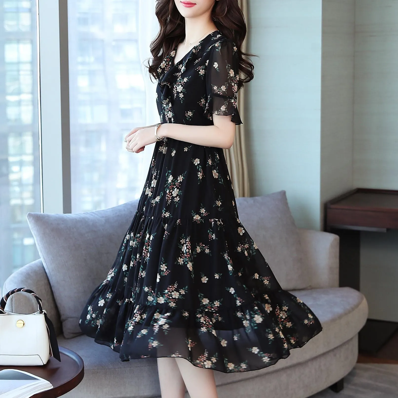 Women's Relaxed-Fit Mid-Length Dress with Plunge and Floral Design