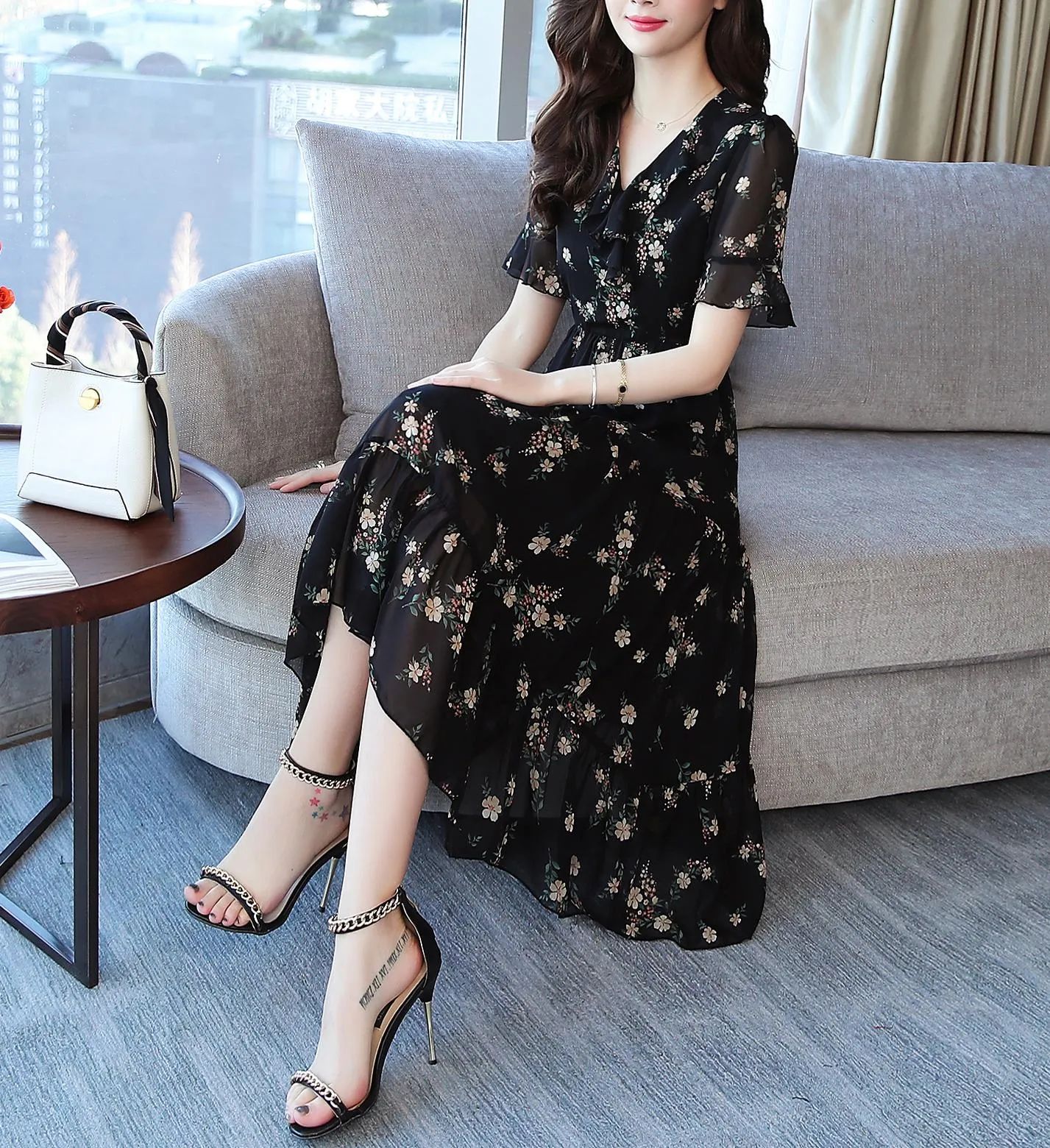 Women's Relaxed-Fit Mid-Length Dress with Plunge and Floral Design