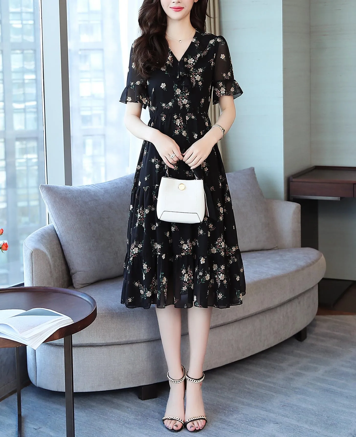 Women's Relaxed-Fit Mid-Length Dress with Plunge and Floral Design
