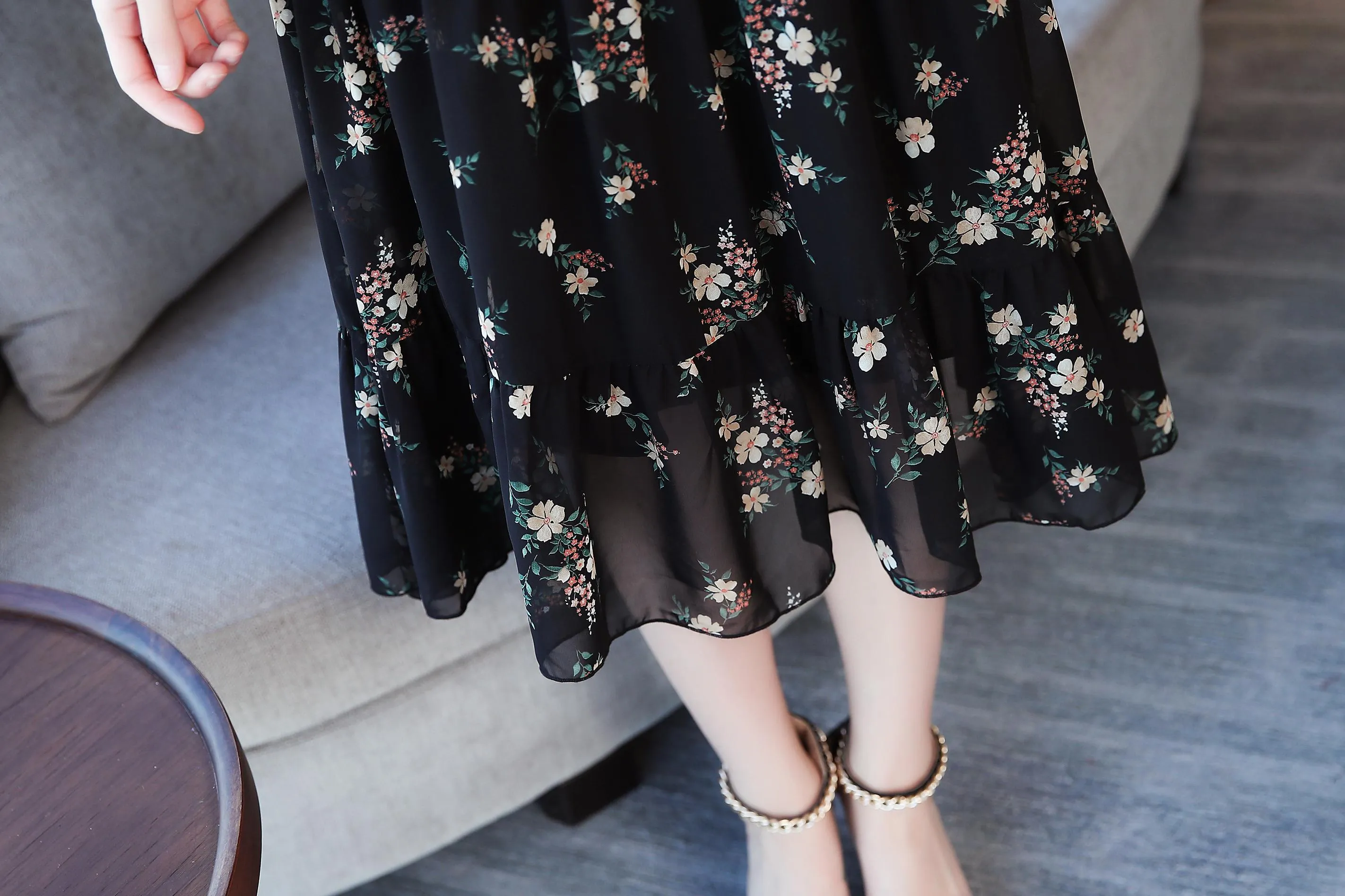 Women's Relaxed-Fit Mid-Length Dress with Plunge and Floral Design
