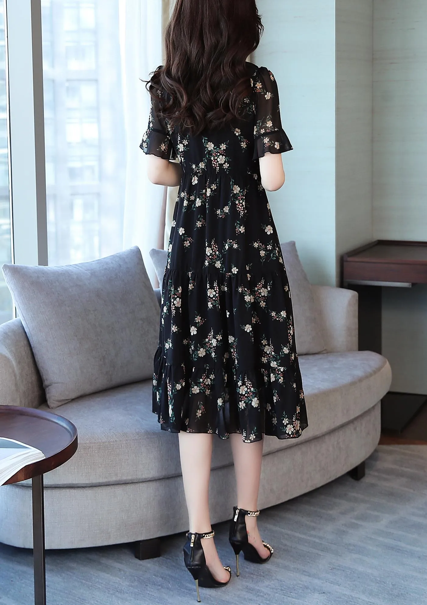 Women's Relaxed-Fit Mid-Length Dress with Plunge and Floral Design